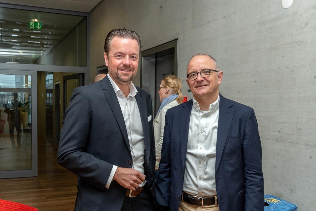 Marc Ritter, CEO der AEW Energie AG und Dr. Hanspeter Hilfiker, Stadtpräsident von Aarau
