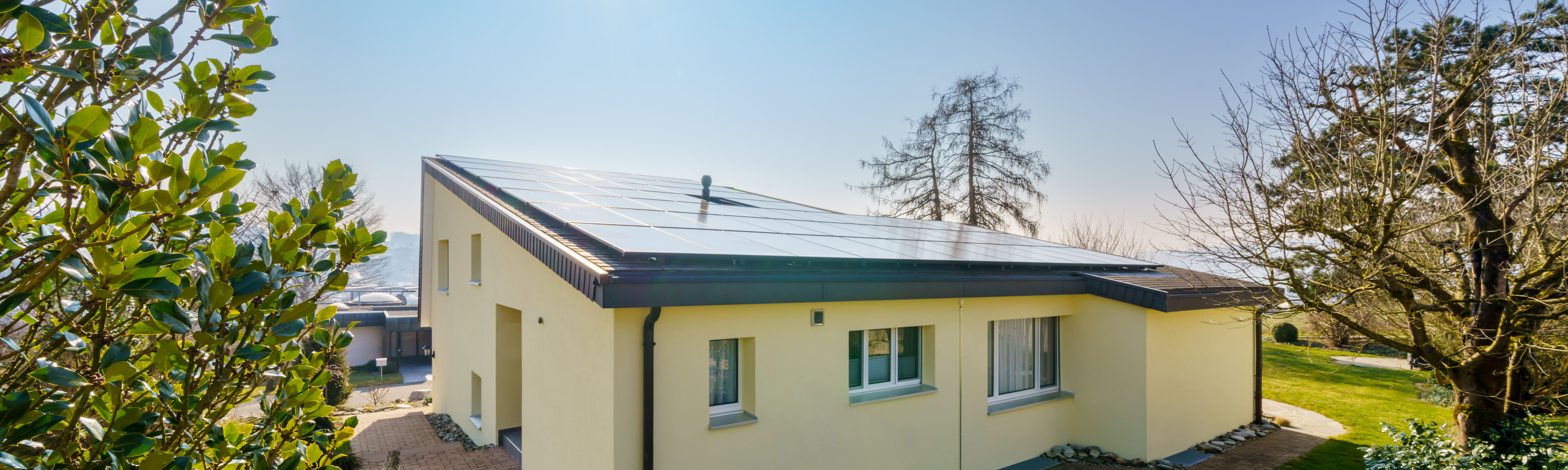 AEW myHome Möchten Sie eine Solaranlage installieren, muss Ihre Heizung ersetzt werden oder wollen Sie Ihr Zuhause intelligent steuern und Ihren Eigenbedarf optimal decken? Mit dem Rundum-Sorglos-Paket AEW myHome erzeugen, speichern und nutzen Sie Ih