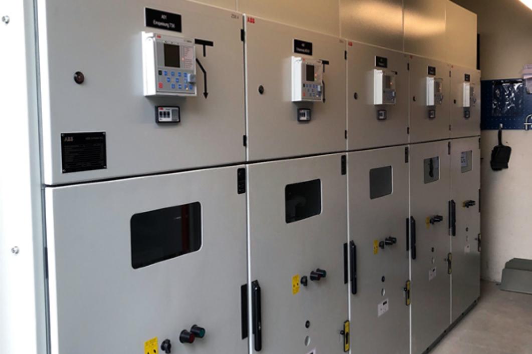Im Zuge des aktuellen Ausbaus am Standort Dottikon hat die AEW den Auftrag erhalten, die Trafostation 19 zu erneuern.