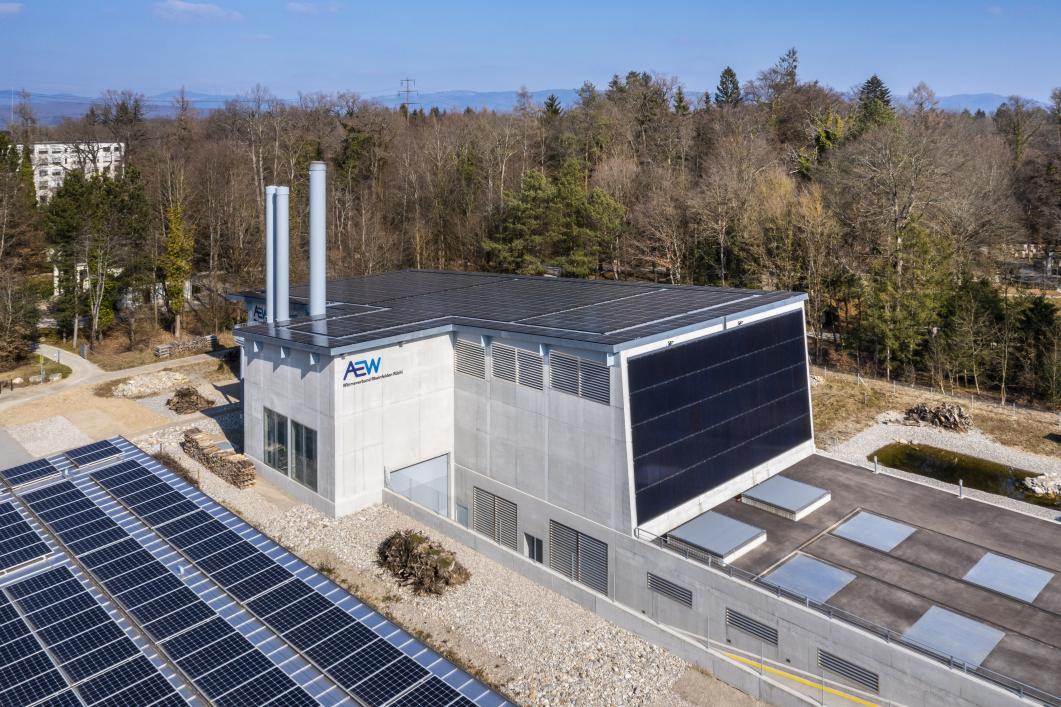 Heizzentrale des AEW Wärmeverbunds Rheinfelden Rüchi mit PV-Anlage