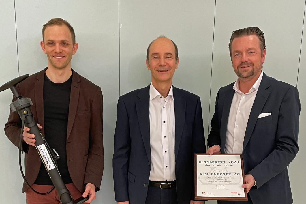 vlnr.: Nicola Ruch, Leiter Geschäftsentwicklung der AEW, Werner Schib, Vize-Stadtpräsident Aarau, Marc Ritter, CEO der AEW	