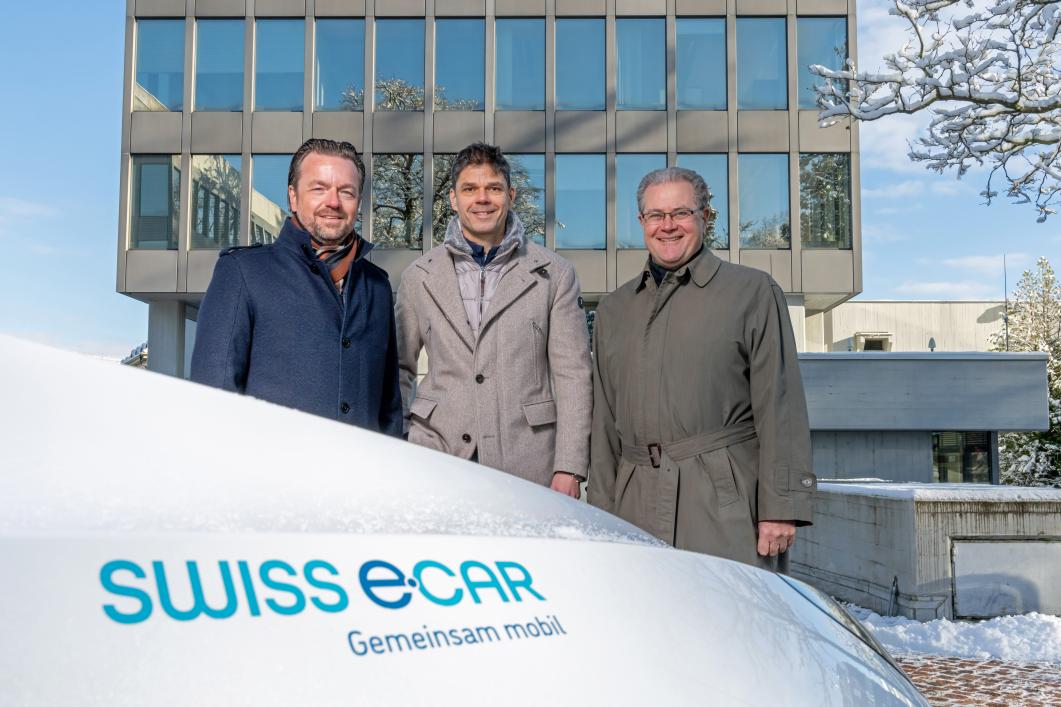vlnr. Marc Ritter, CEO AEW Energie AG, Arian Rohs, CEO Swiss E-Car AG, Hans-Kaspar Scherrer, CEO Eniwa AG