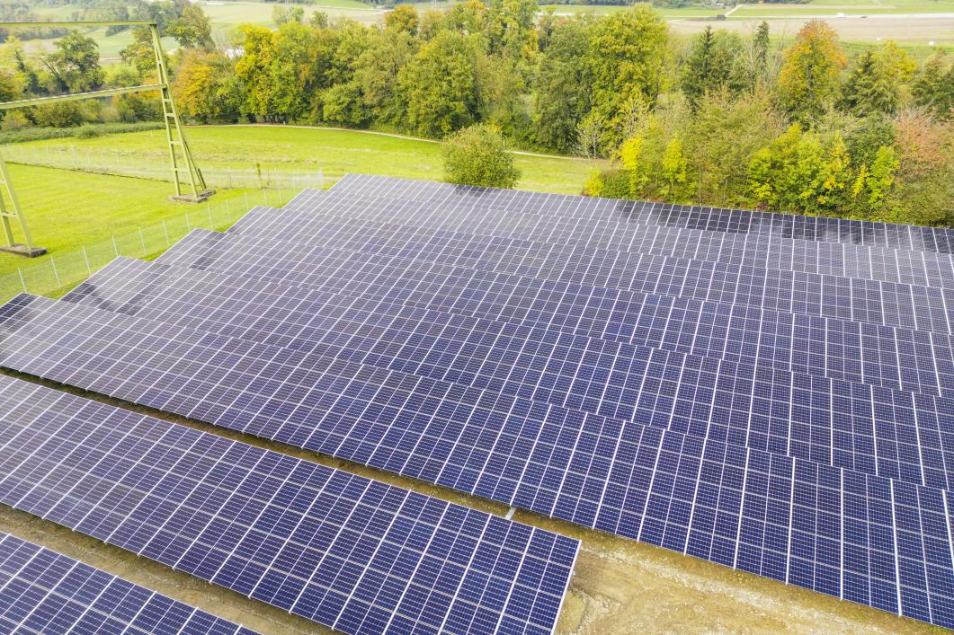 PV-Freiflächenanlage beim AEW Unterwerks Spreitenbach