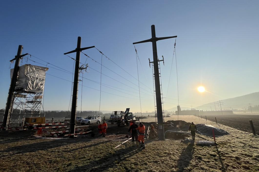 Endmaste (Betonmaste) BM 82a/b/c in Rheinfelden, Kabelzugarbeiten