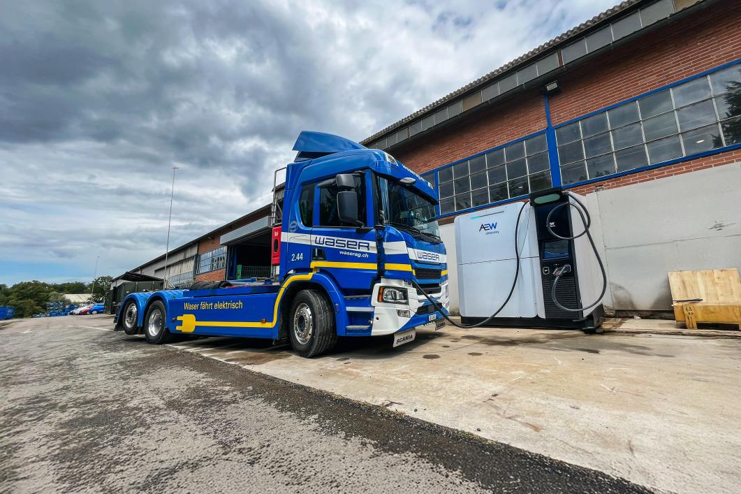 Solarstrom für die blauen Brummis