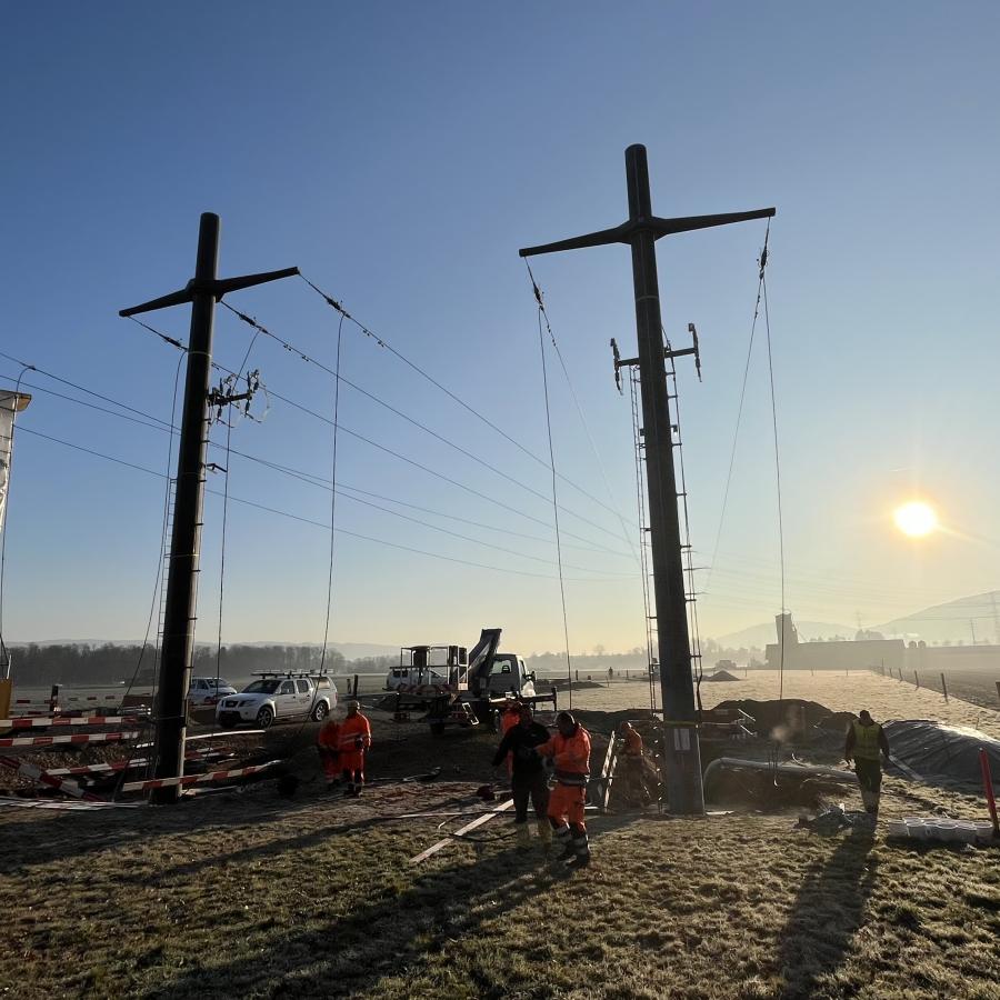 Endmaste (Betonmaste) BM 82a/b/c in Rheinfelden, Kabelzugarbeiten