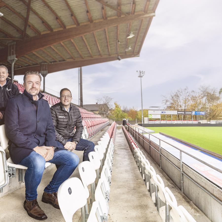 Willy Wenger (Red Boots), Marc Ritter (AEW) und Markus Mahler (FC Aarau) auf der Haupttribüne im Brügglifeld (v.l.n.r.)